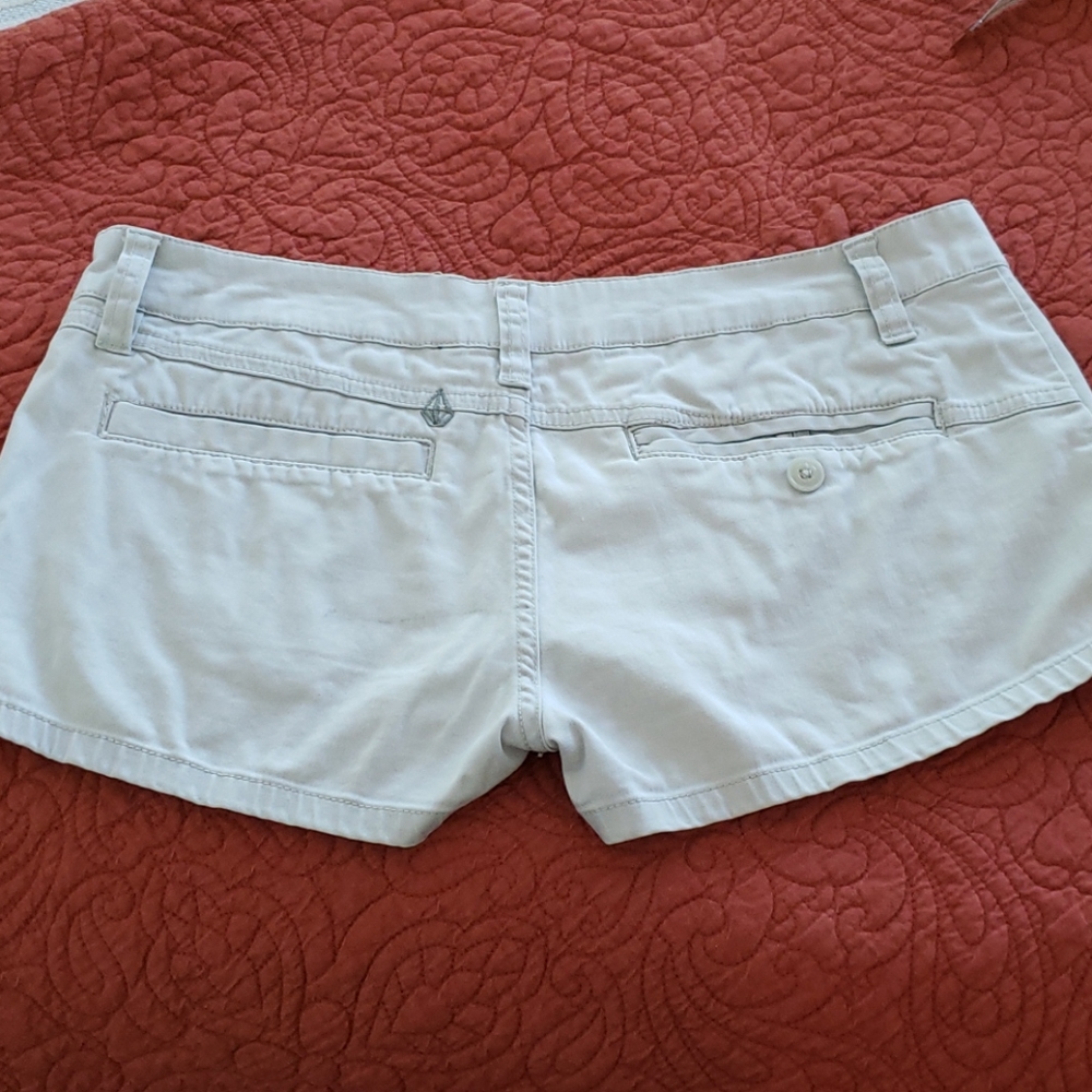 Volcom shorts - Picture 3 of 7